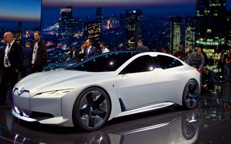 BMW i4, auto elettrica del futuro