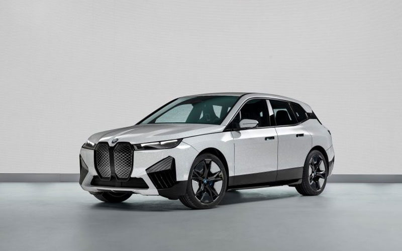 La BMW che cambia colore e risparmia energia