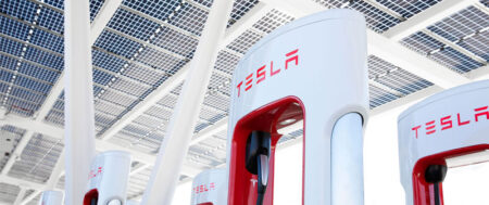 Ricarica auto elettriche: Tesla apre i suoi Supercharger a tutti