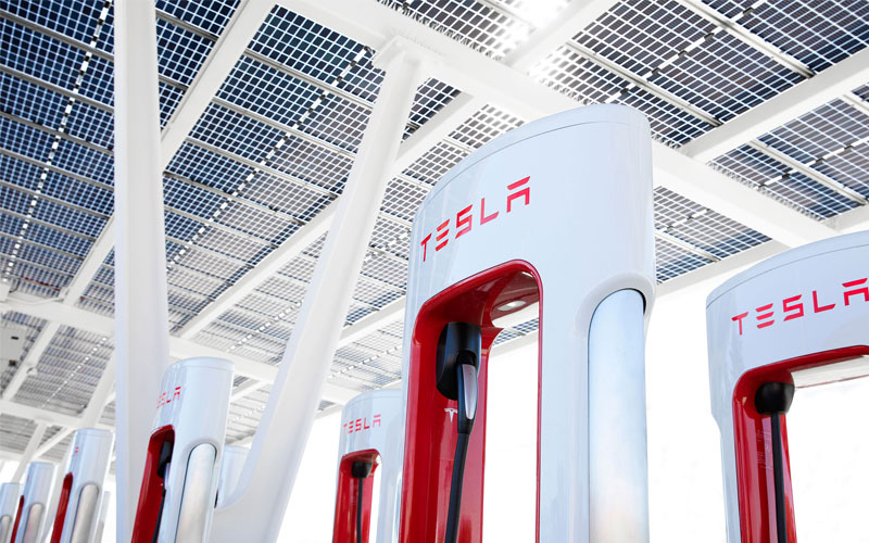 Ricarica auto elettriche: Tesla apre i suoi Supercharger a tutti
