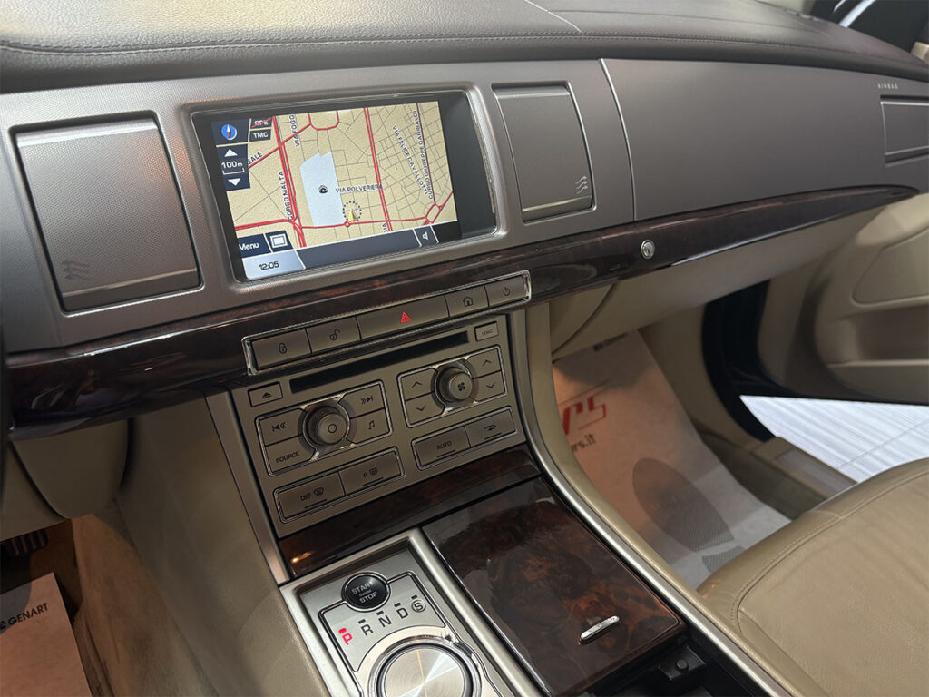 Jaguar XF 3.0d V6 Premium Luxury Automatica