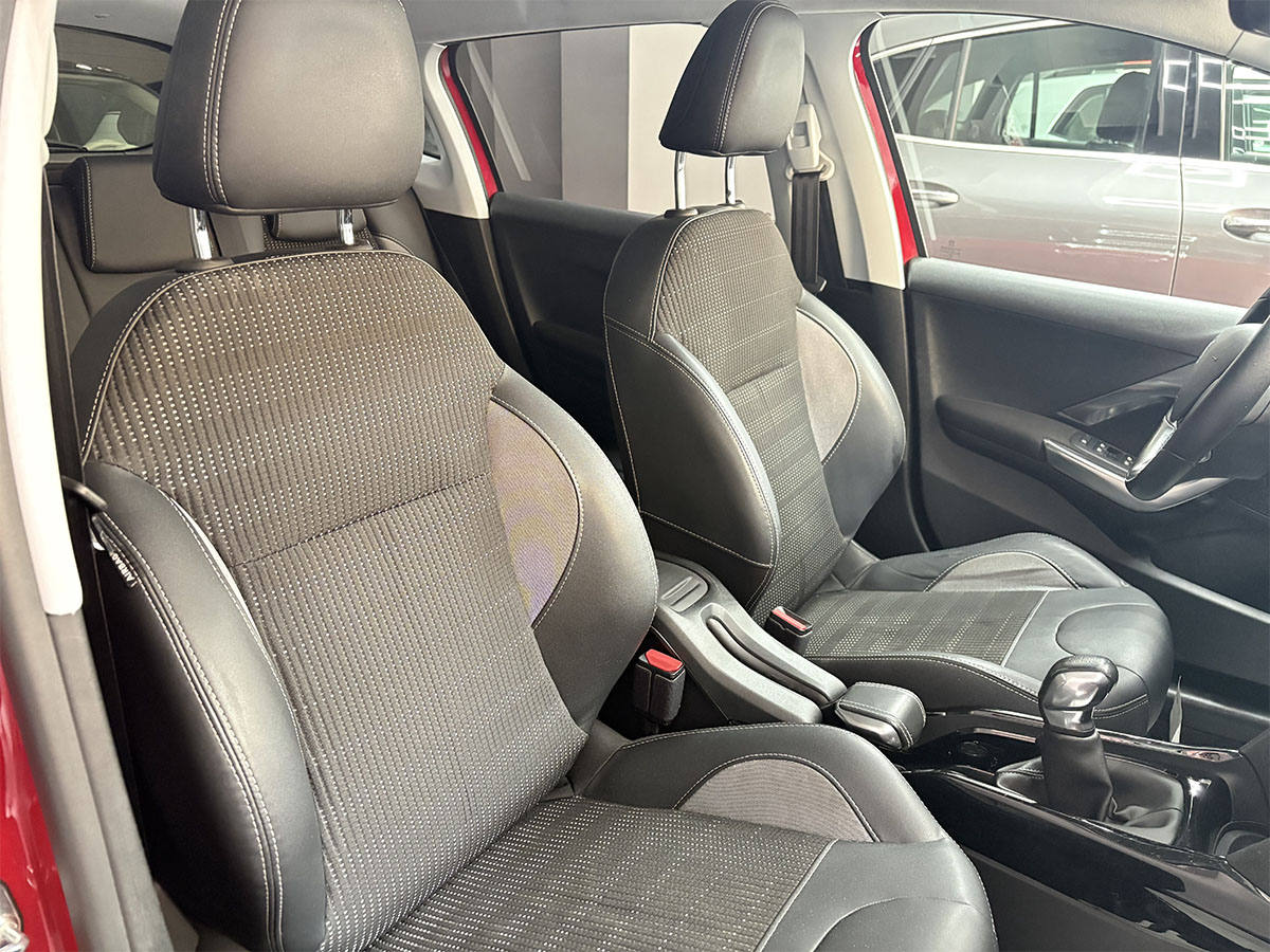 Peugeot 2008 1.2 Puretech Turbo 110cv Allure